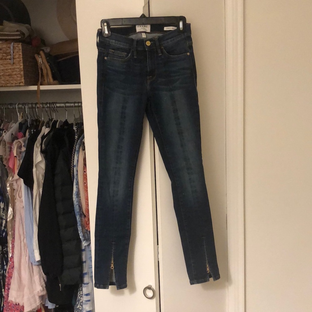 Frame jeans with zipper at the bottom of leg
